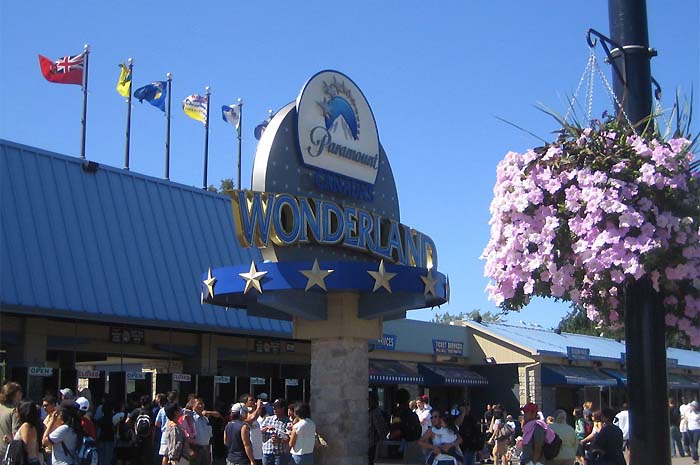 An Action Packed Day At Canadas Wonderland Theme Park